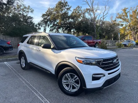 More photos of 2023 Ford Explorer XLT w/THREE-ROW LEATHER at Evo Motors, FL