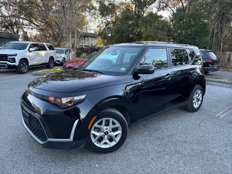 Photos of 2025 Kia Soul LX for sale in Seffner, FL at Evo Motors