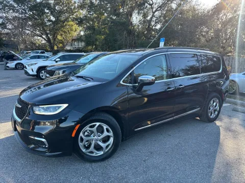 Another view of 2023 Chrysler Pacifica Limited w/LEATHER. PANO SUNROOF for sale in Seffner, FL at Evo Motors