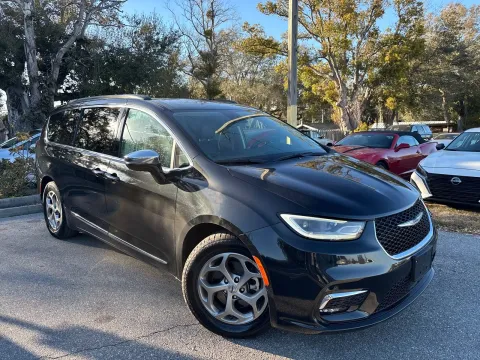 More photos of 2023 Chrysler Pacifica Limited w/LEATHER. PANO SUNROOF at Evo Motors, FL