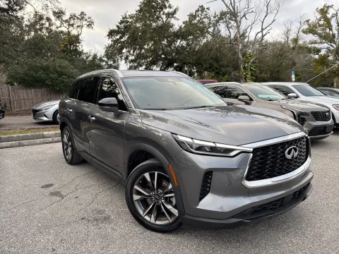 More photos of 2023 INFINITI QX60 LUXE at Evo Motors, FL