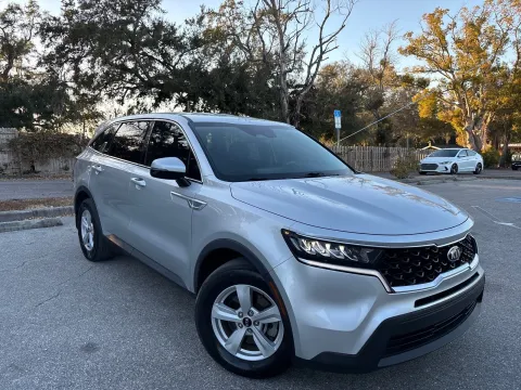 More photos of 2021 Kia Sorento LX at Evo Motors, FL