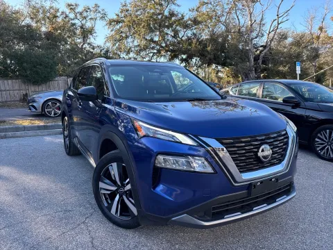 More photos of 2023 Nissan Rogue SL AWD w/LEATHER & PANO SUNROOF at Evo Motors, FL