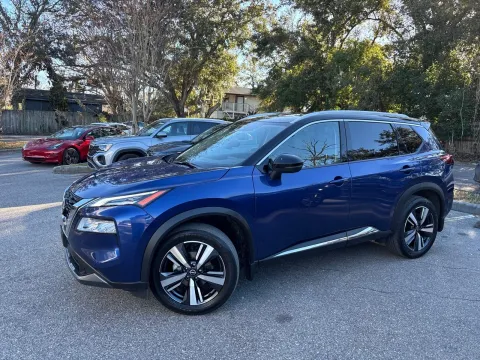 Another view of 2023 Nissan Rogue SL AWD w/LEATHER & PANO SUNROOF for sale in Seffner, FL at Evo Motors