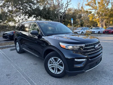 More photos of 2024 Ford Explorer XLT w/THREE-ROW LEATHER at Evo Motors, FL