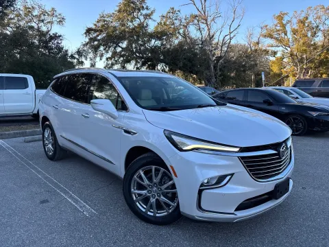 More photos of 2023 Buick Enclave Essence AWD w/SUNROOF at Evo Motors, FL