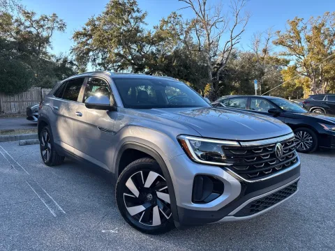 More photos of 2024 Volkswagen Atlas Cross Sport 2.0T SE w/Technology at Evo Motors, FL