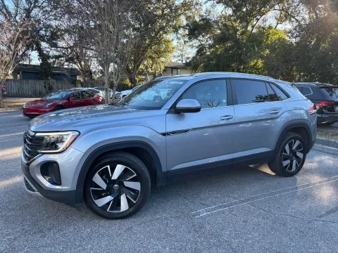 Another view of 2024 Volkswagen Atlas Cross Sport 2.0T SE w/Technology for sale in Seffner, FL at Evo Motors