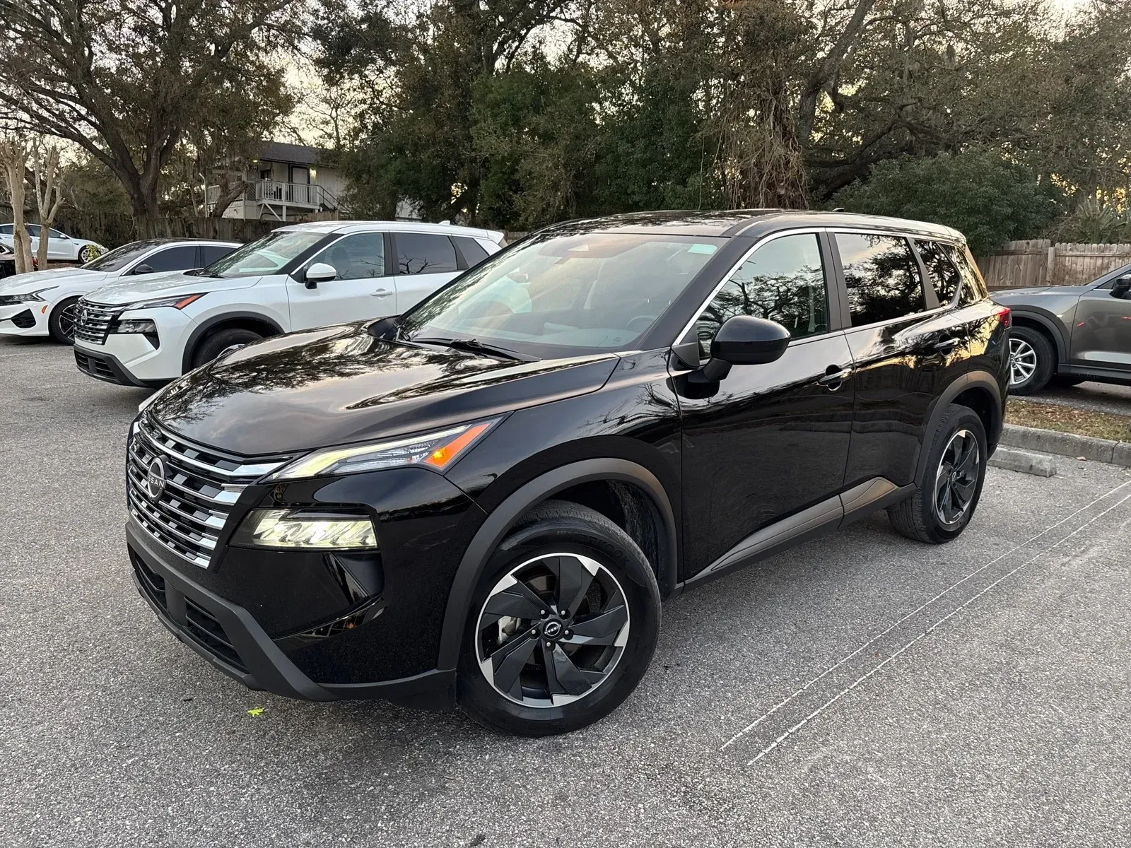 2025 Nissan Rogue SV - Photo 2