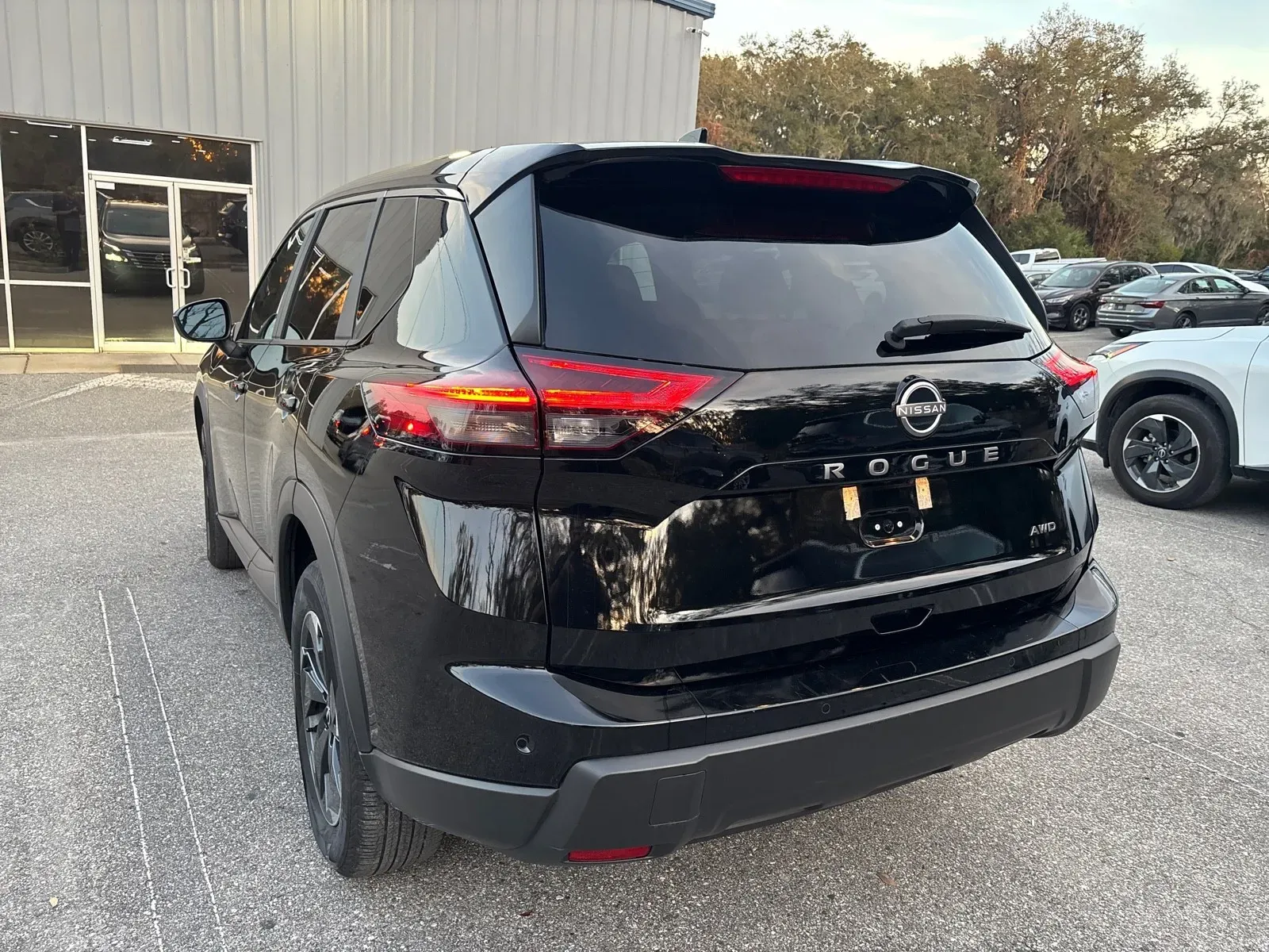 2025 Nissan Rogue SV - Photo 7