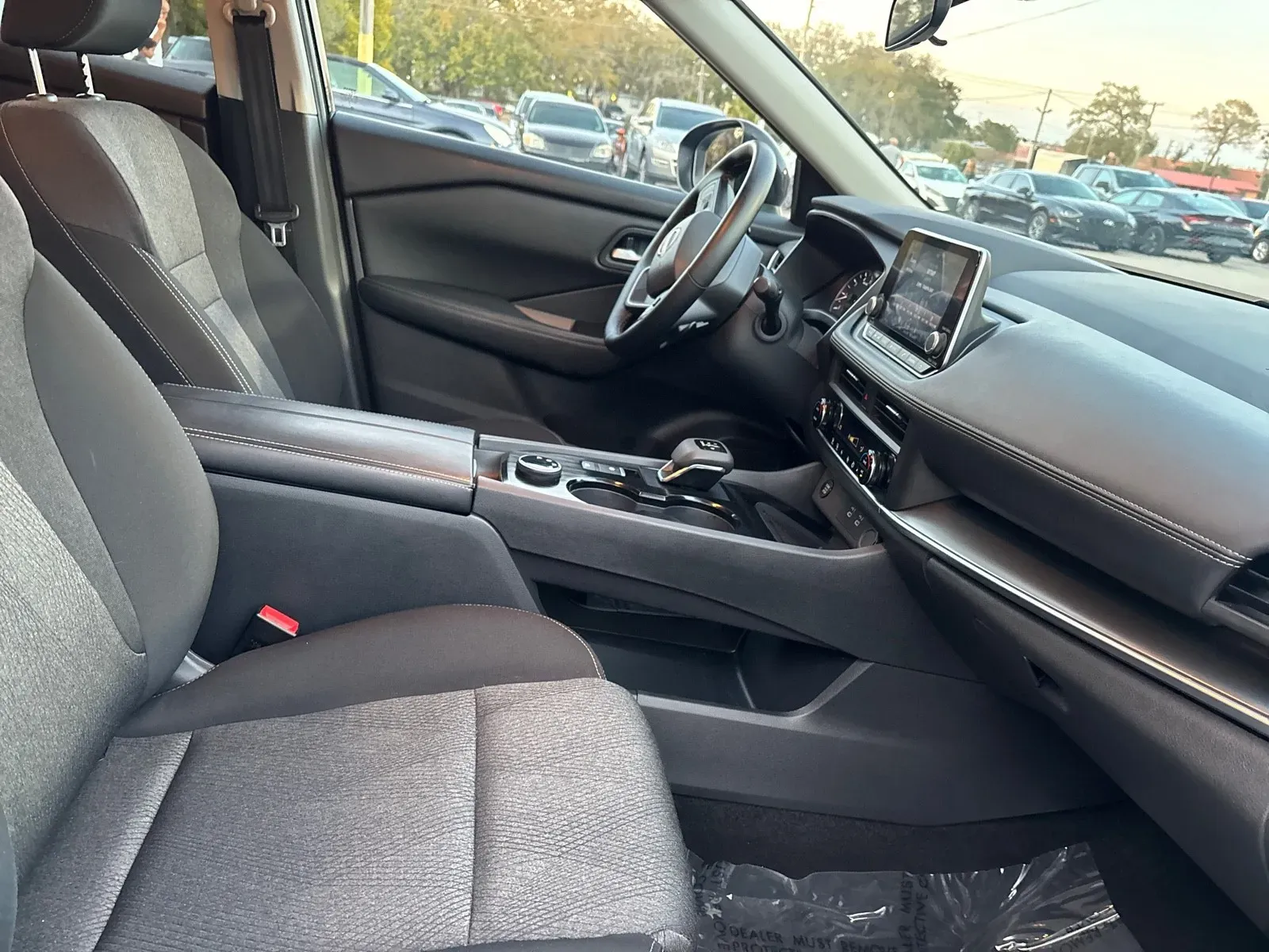 2025 Nissan Rogue SV - Photo 13