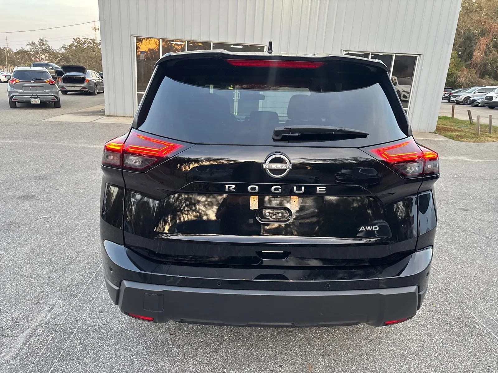 2025 Nissan Rogue SV - Photo 8