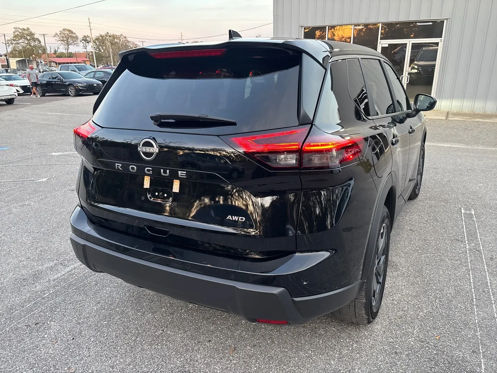 2025 Nissan Rogue SV - Photo 9