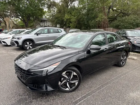 Photos of 2023 Hyundai Elantra SEL for sale in Seffner, FL at Evo Motors