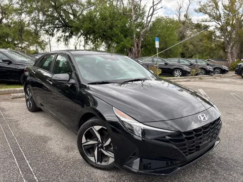 More photos of 2023 Hyundai Elantra SEL at Evo Motors, FL