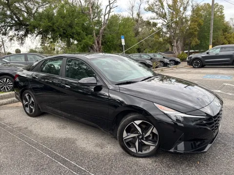 More photos of 2023 Hyundai Elantra SEL at Evo Motors, FL