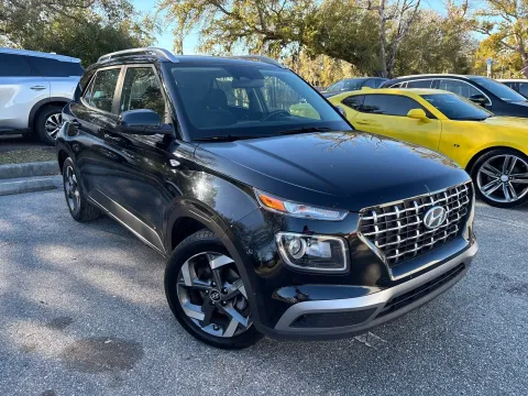 More photos of 2024 Hyundai Venue SEL at Evo Motors, FL