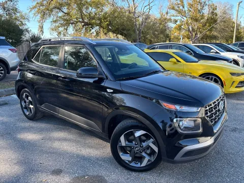 More photos of 2024 Hyundai Venue SEL at Evo Motors, FL
