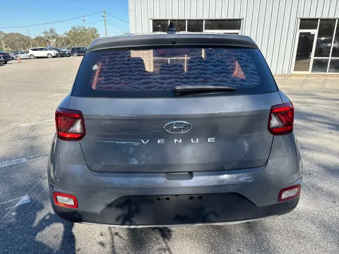 More photos of 2020 Hyundai Venue SE at Evo Motors, FL