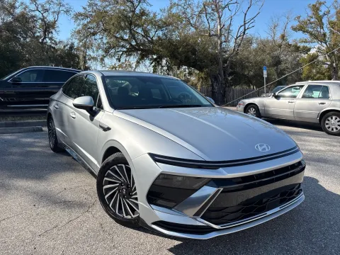 More photos of 2025 Hyundai Sonata Hybrid SEL at Evo Motors, FL