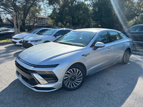 Photos of 2025 Hyundai Sonata Hybrid SEL for sale in Seffner, FL at Evo Motors