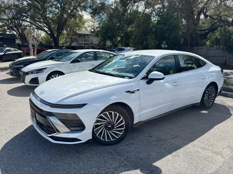 Photos of 2025 Hyundai Sonata Hybrid SEL for sale in Seffner, FL at Evo Motors