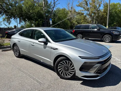 More photos of 2025 Hyundai Sonata Hybrid SEL at Evo Motors, FL