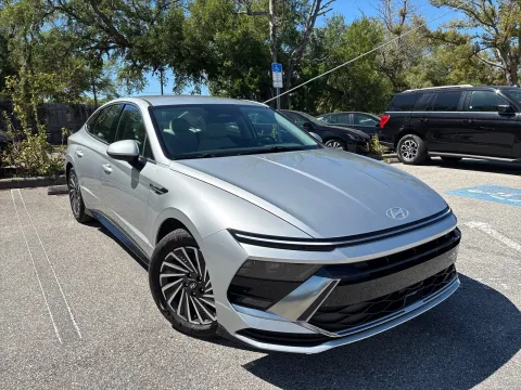 More photos of 2025 Hyundai Sonata Hybrid SEL at Evo Motors, FL