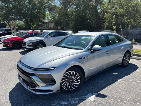 Photos of 2025 Hyundai Sonata Hybrid SEL for sale in Seffner, FL at Evo Motors