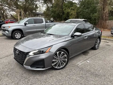 Photos of 2023 Nissan Altima 2.5 SL for sale in Seffner, FL at Evo Motors