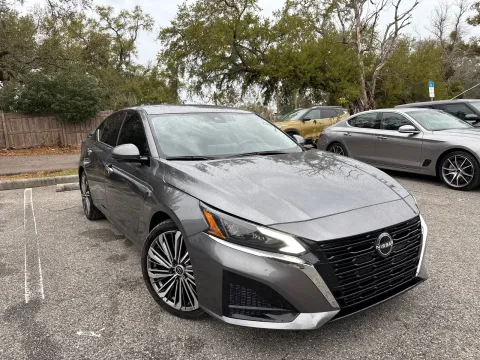 More photos of 2023 Nissan Altima 2.5 SL at Evo Motors, FL