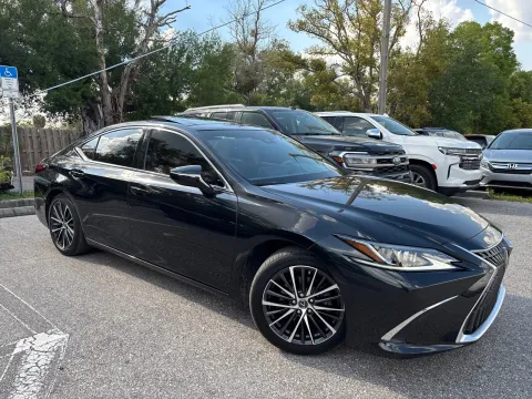 More photos of 2022 Lexus ES 350 W/PREMIUM & NAVI PKG. PANO SUNROOF. BIG DISPLAY at Evo Motors, FL