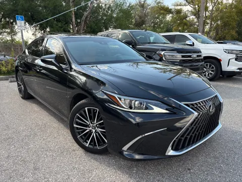 More photos of 2022 Lexus ES 350 W/PREMIUM & NAVI PKG. PANO SUNROOF. BIG DISPLAY at Evo Motors, FL