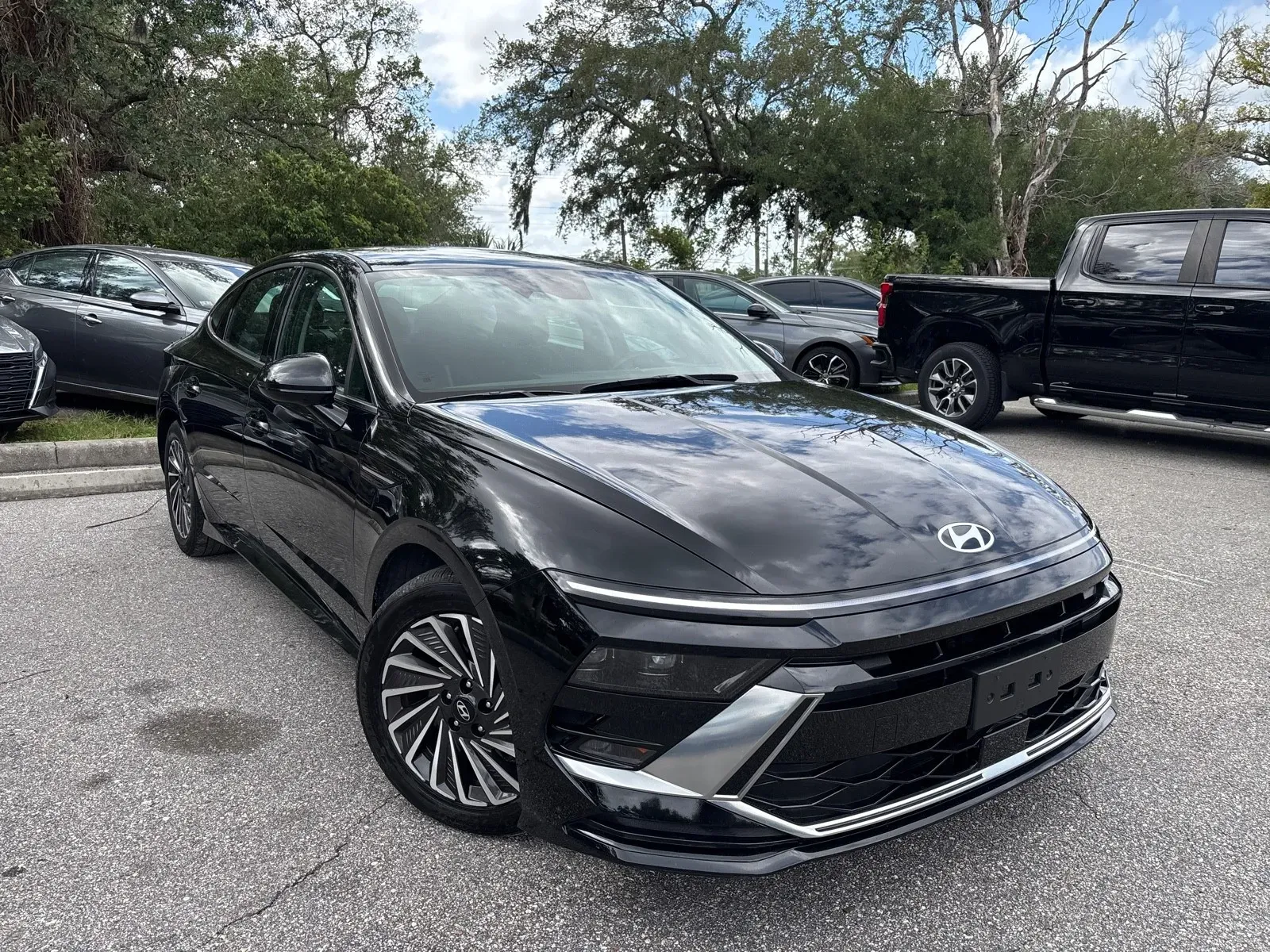 2025 Hyundai Sonata Hybrid SEL - Photo 4
