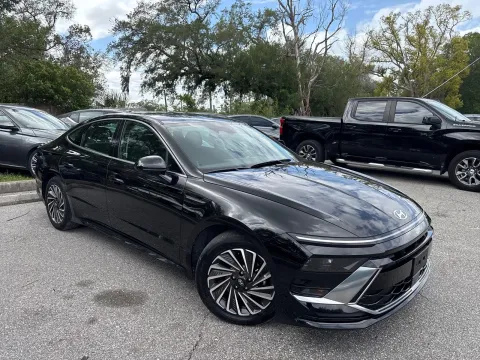 More photos of 2025 Hyundai Sonata Hybrid SEL at Evo Motors, FL