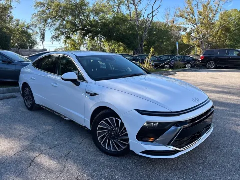 More photos of 2025 Hyundai Sonata Hybrid SEL at Evo Motors, FL