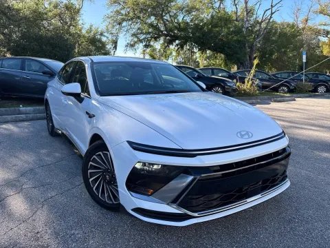 More photos of 2025 Hyundai Sonata Hybrid SEL at Evo Motors, FL