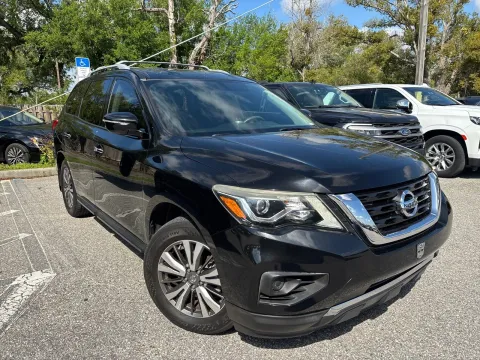 More photos of 2018 Nissan Pathfinder S at Evo Motors, FL