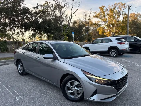 More photos of 2022 Hyundai Elantra SE at Evo Motors, FL