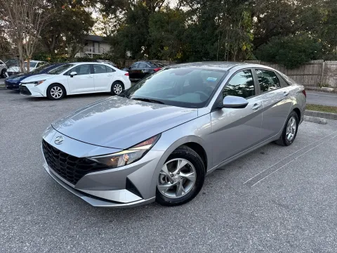 Photos of 2022 Hyundai Elantra SE for sale in Seffner, FL at Evo Motors