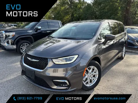 White 2023 Chrysler Pacifica Touring L for sale in Seffner, FL