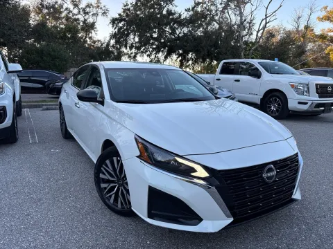 More photos of 2025 Nissan Altima SV at Evo Motors, FL