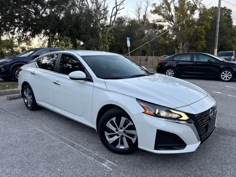 More photos of 2023 Nissan Altima 2.5 S at Evo Motors, FL