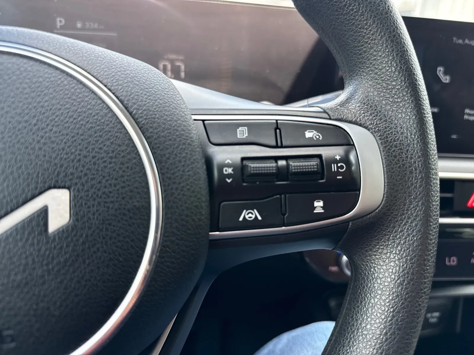 2025 Kia K5 LXS - Photo 17