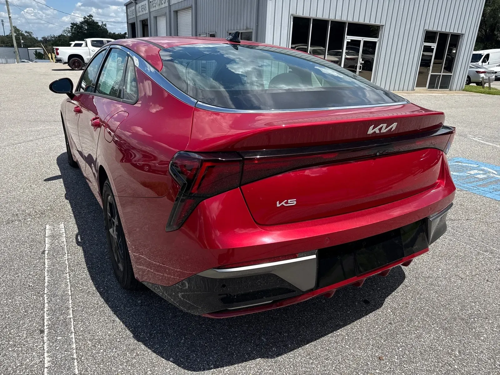 2025 Kia K5 LXS - Photo 10