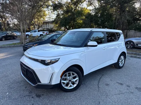 Photos of 2024 Kia Soul LX for sale in Seffner, FL at Evo Motors
