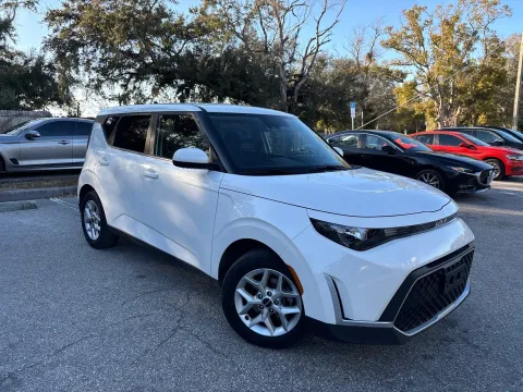 More photos of 2024 Kia Soul LX at Evo Motors, FL