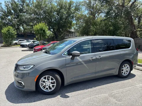 Another view of 2023 Chrysler Pacifica Touring L for sale in Seffner, FL at Evo Motors