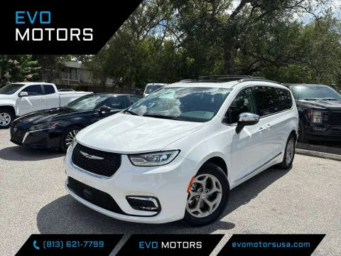 White 2023 Chrysler Pacifica Limited for sale in Seffner, FL