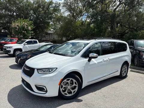 Photos of 2023 Chrysler Pacifica Limited for sale in Seffner, FL at Evo Motors